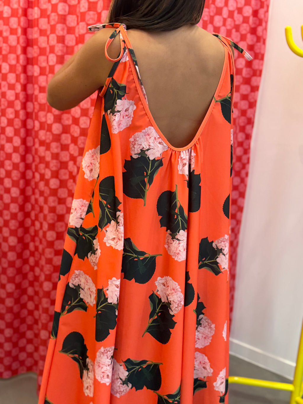 Vestido com laços