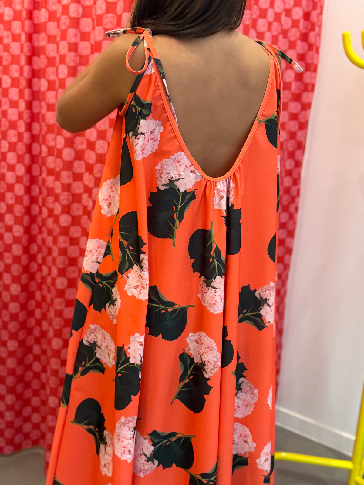 Vestido com laços