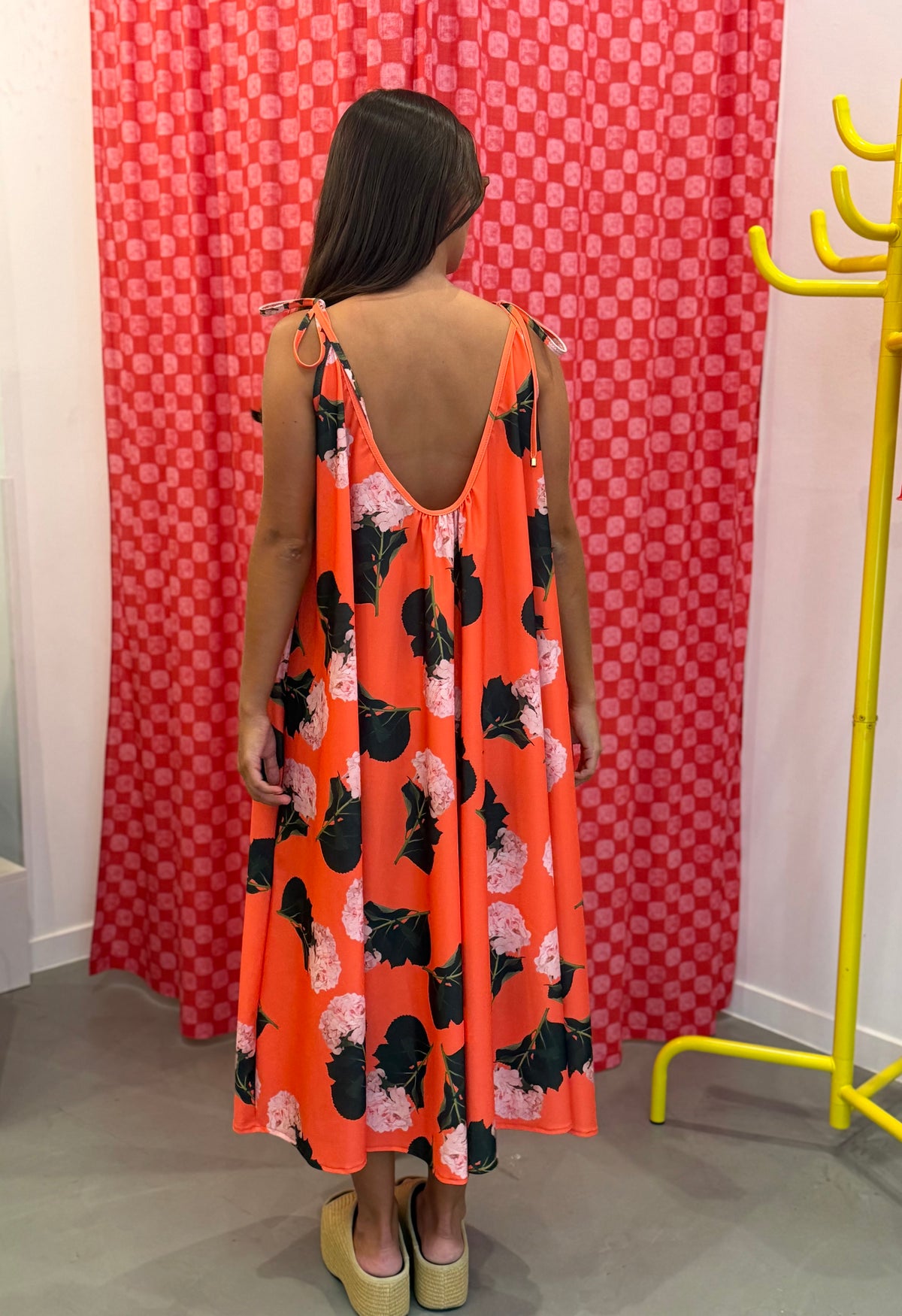Vestido com laços