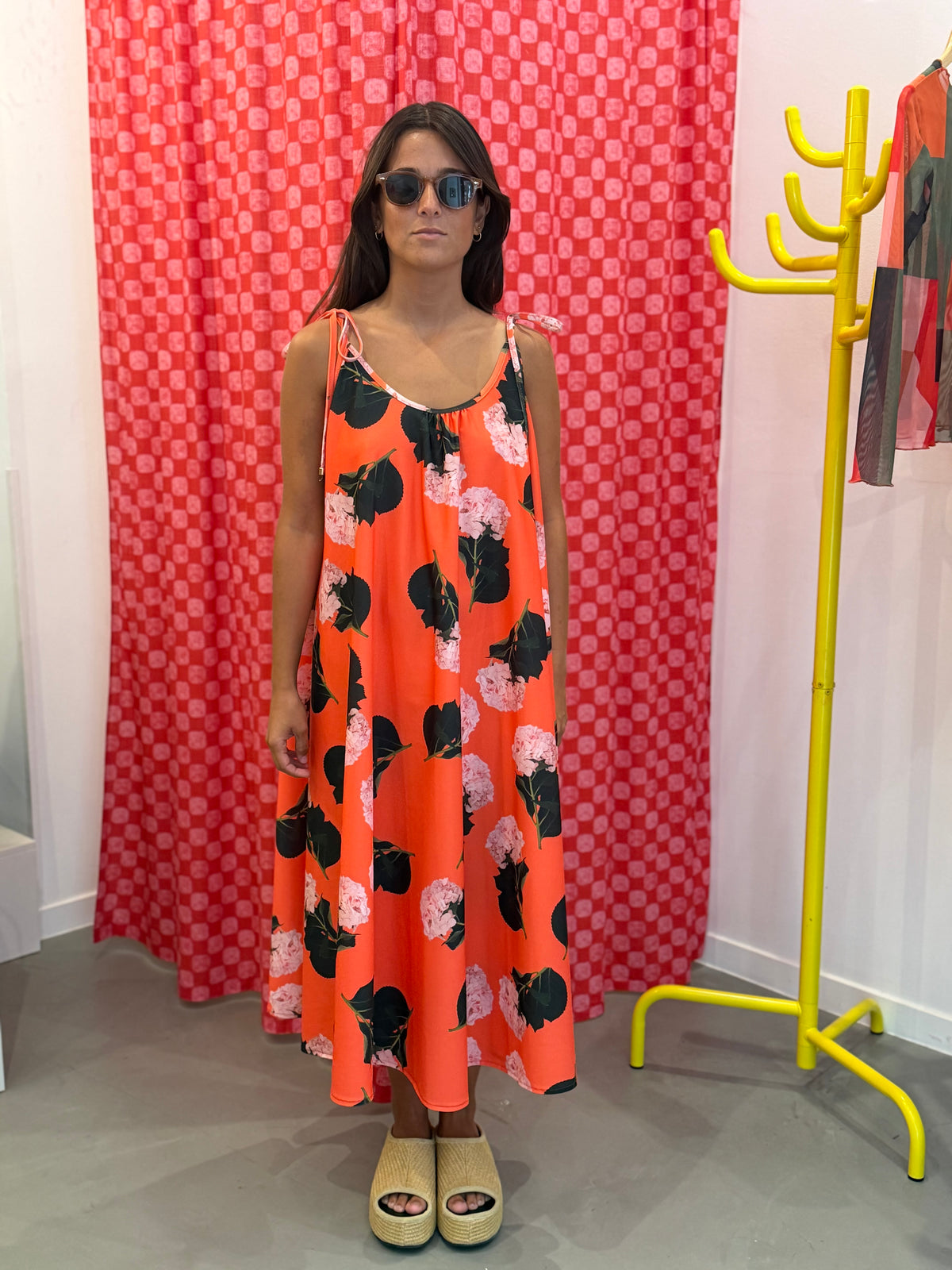 Vestido com laços